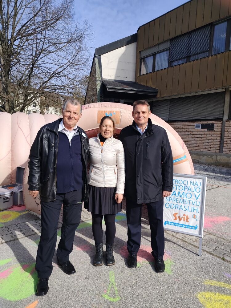 Z leve: Alojz Antlej, ambasador Programa Svit, Tatjana Škornik Tovornik, Območna enota Celje NIJZ, mag. Marko Diaci, župan Občine Šentjur. 